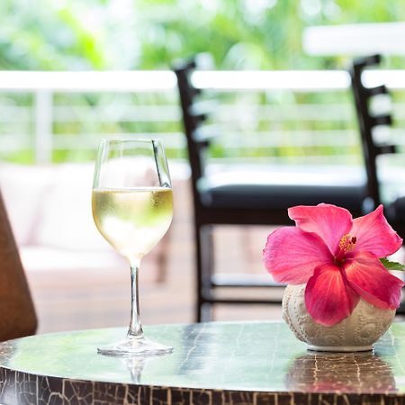 Courtyard By Marriott Waikiki Beach Honolulu Exterior photo