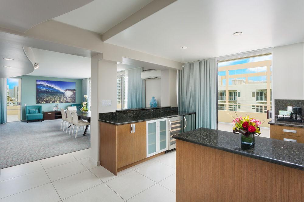 Courtyard By Marriott Waikiki Beach Honolulu Exterior photo