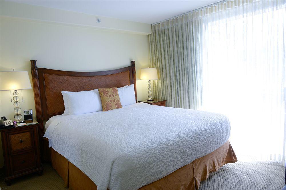 Courtyard By Marriott Waikiki Beach Honolulu Exterior photo