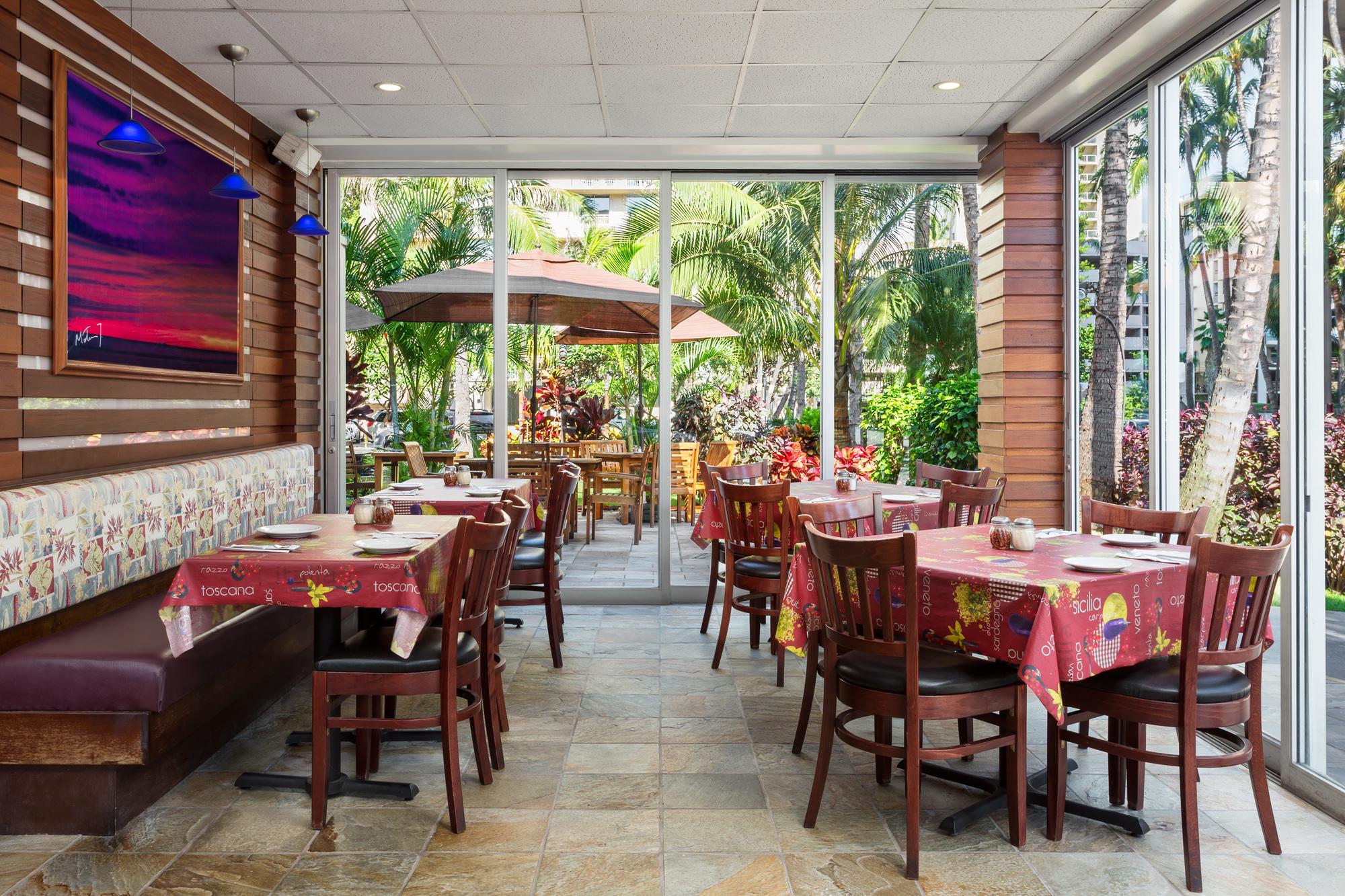 Courtyard By Marriott Waikiki Beach Honolulu Exterior photo