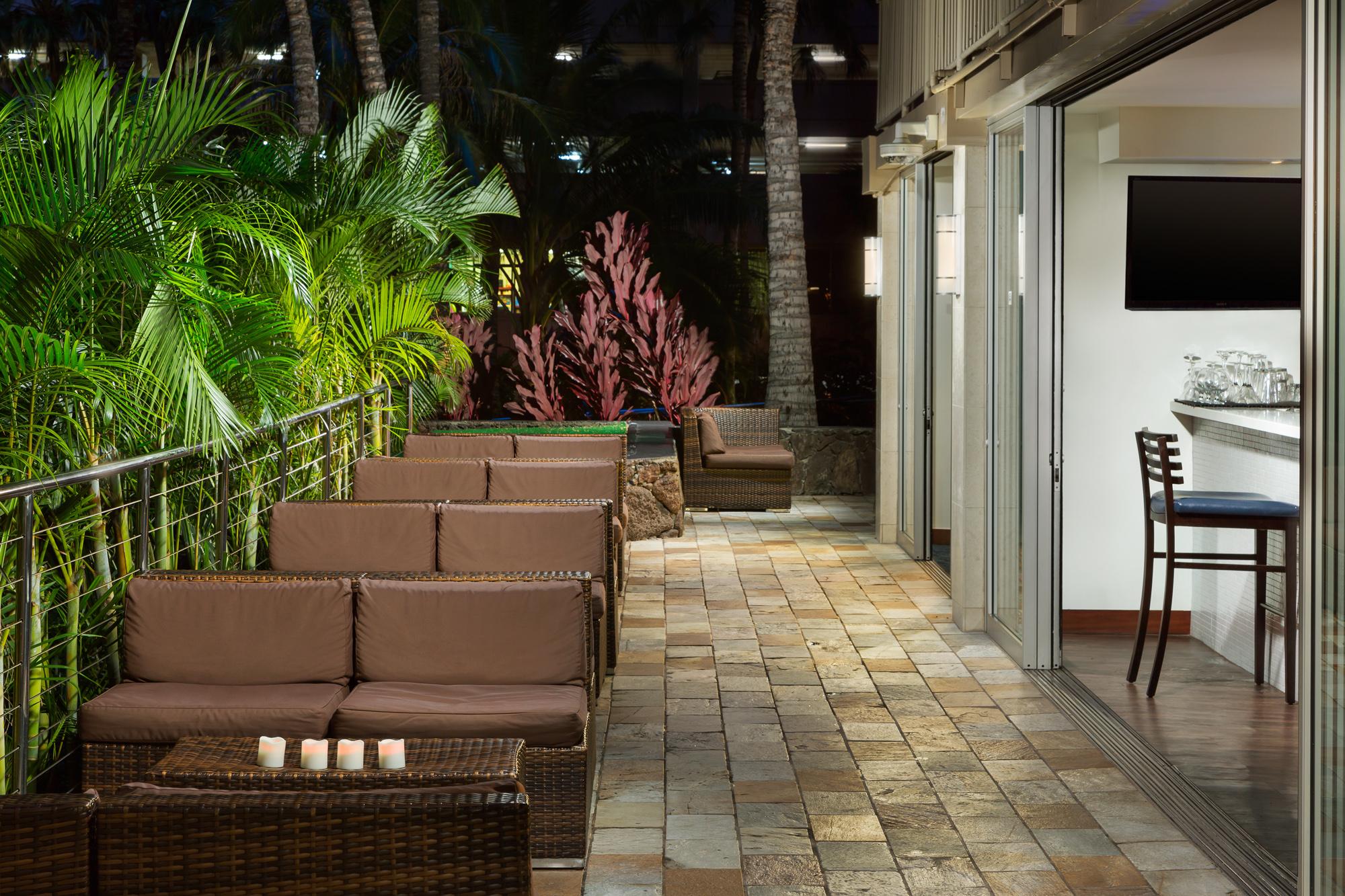 Courtyard By Marriott Waikiki Beach Honolulu Exterior photo