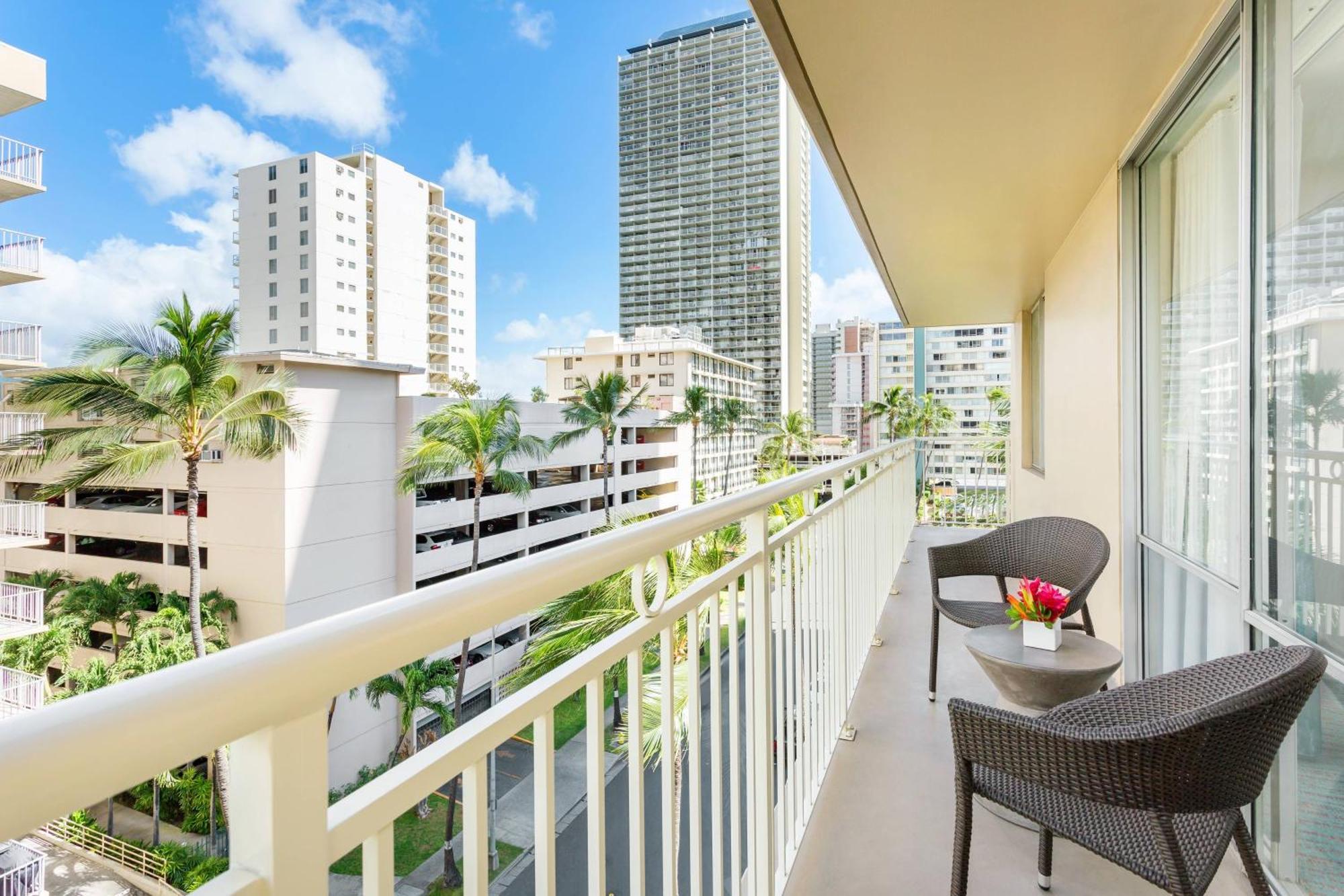 Courtyard By Marriott Waikiki Beach Honolulu Exterior photo