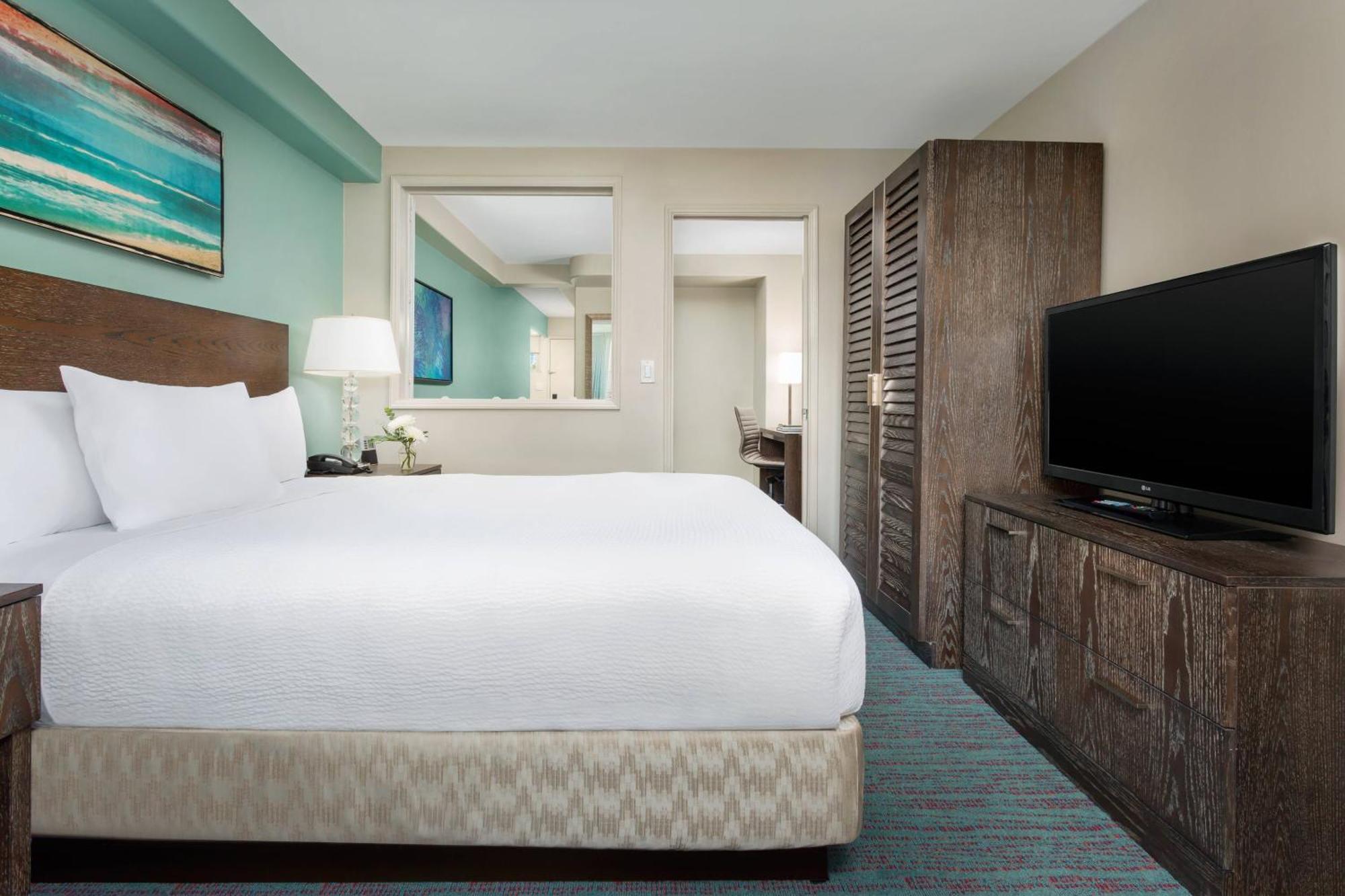 Courtyard By Marriott Waikiki Beach Honolulu Exterior photo