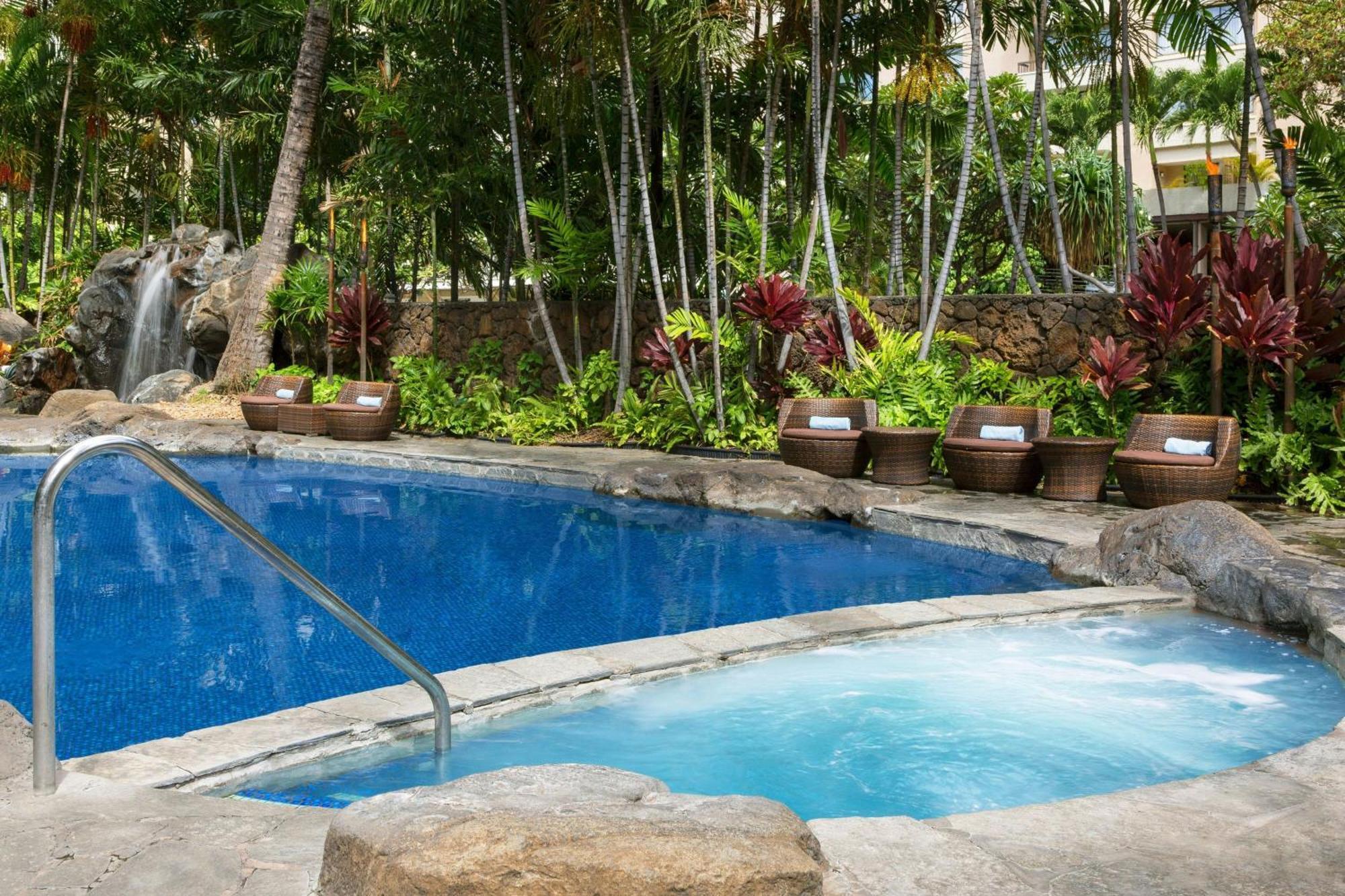 Courtyard By Marriott Waikiki Beach Honolulu Exterior photo